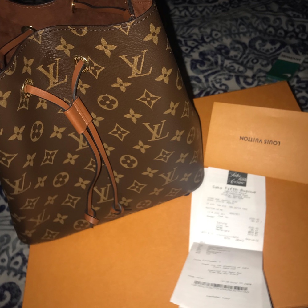 Louis Vuitton bag/purse brand new with receipt and box never been used